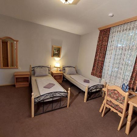 3 Raben - Leoben - Zimmer Fuer Geschaeftsreisende, Urlauber, Monteure Und Handwerker, Polski Pensjonat Austria ภายนอก รูปภาพ