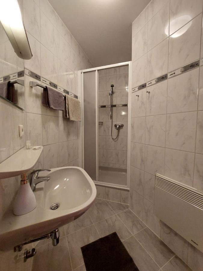 3 Raben - Leoben - Zimmer Fuer Geschaeftsreisende, Urlauber, Monteure Und Handwerker, Polski Pensjonat Austria ภายนอก รูปภาพ
