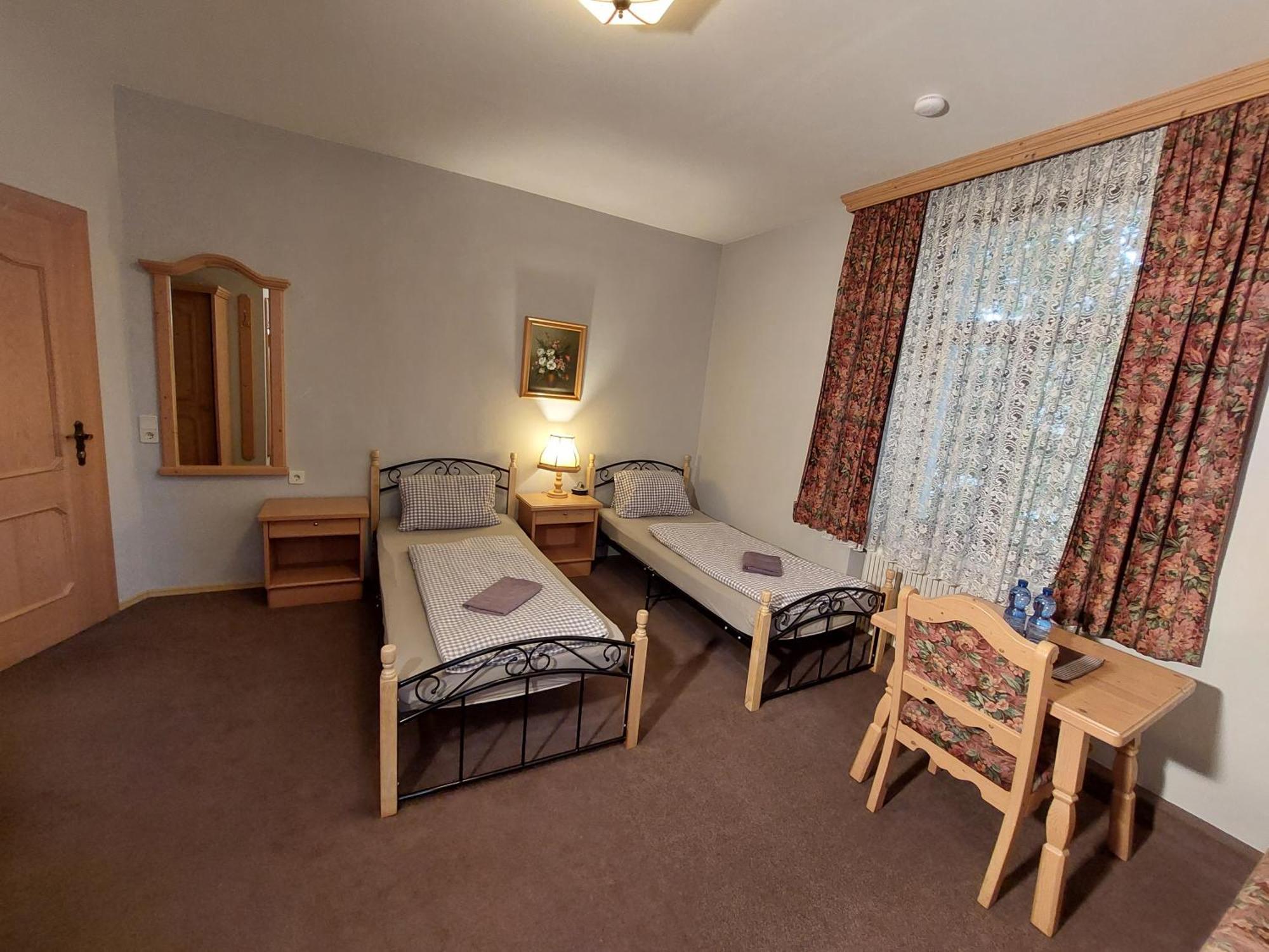 3 Raben - Leoben - Zimmer Fuer Geschaeftsreisende, Urlauber, Monteure Und Handwerker, Polski Pensjonat Austria ภายนอก รูปภาพ