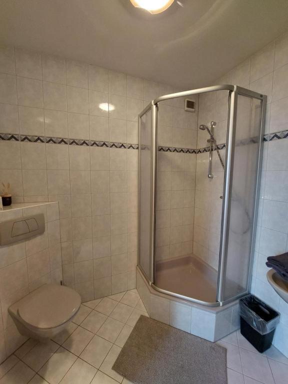 3 Raben - Leoben - Zimmer Fuer Geschaeftsreisende, Urlauber, Monteure Und Handwerker, Polski Pensjonat Austria ภายนอก รูปภาพ