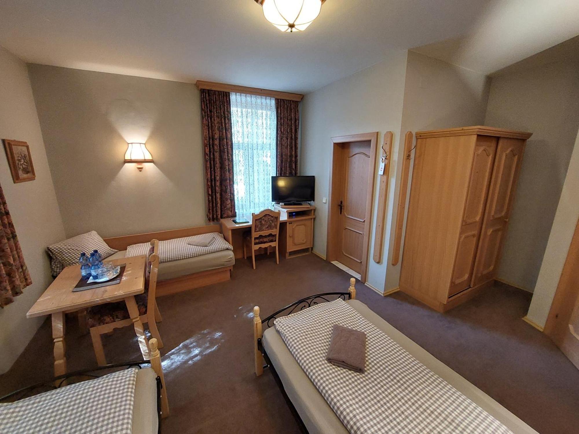 3 Raben - Leoben - Zimmer Fuer Geschaeftsreisende, Urlauber, Monteure Und Handwerker, Polski Pensjonat Austria ภายนอก รูปภาพ
