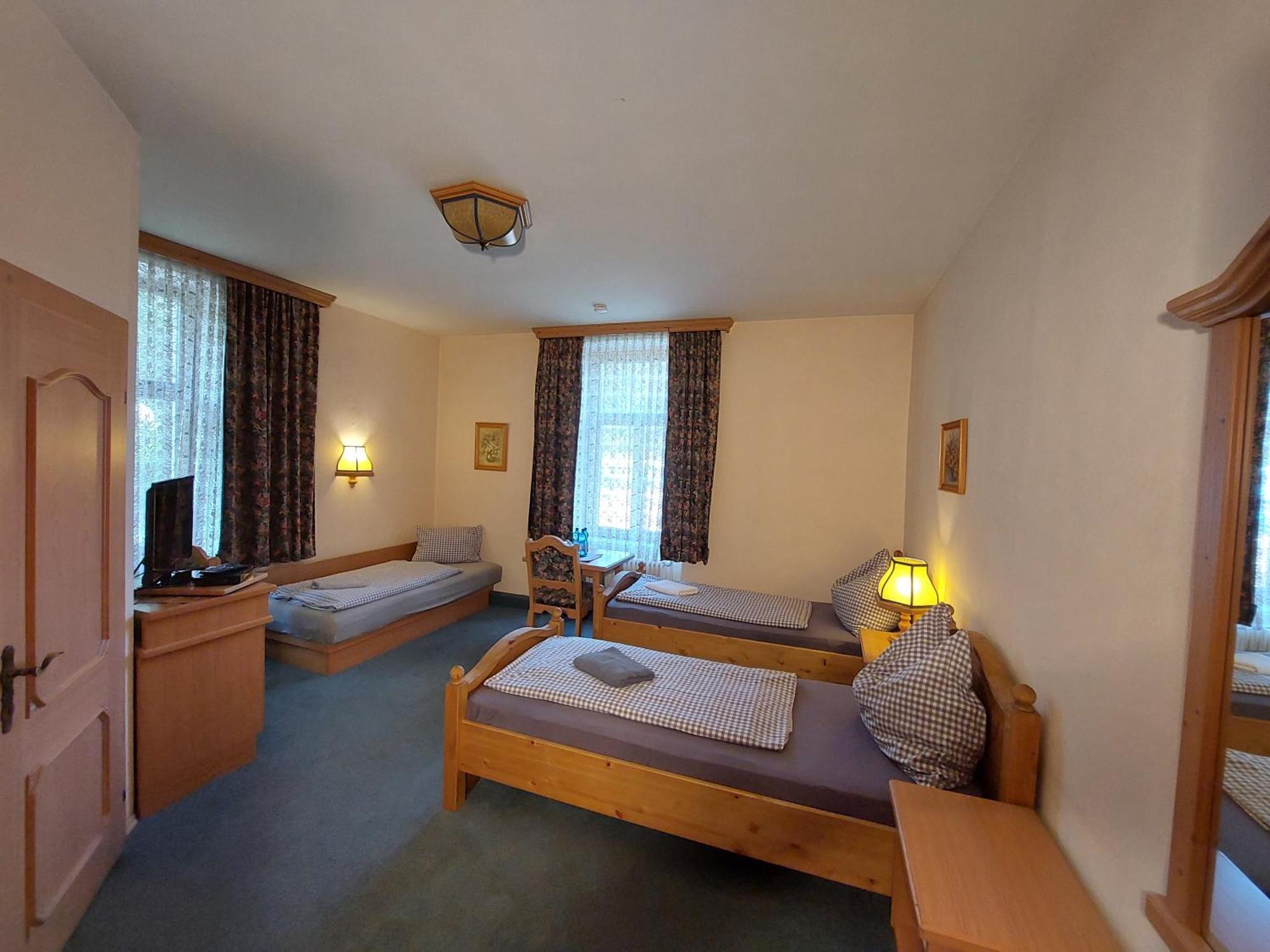 3 Raben - Leoben - Zimmer Fuer Geschaeftsreisende, Urlauber, Monteure Und Handwerker, Polski Pensjonat Austria ภายนอก รูปภาพ